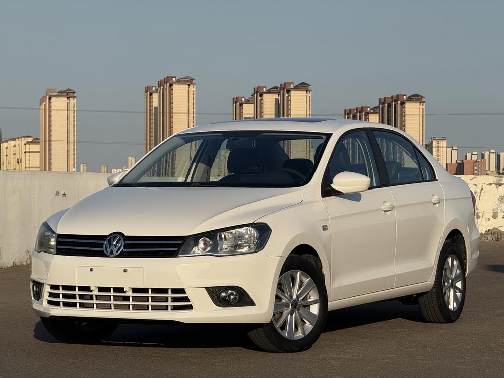 Volkswagen Jetta 2015 модификация 1.6L Automatic Luxury – фото 1
