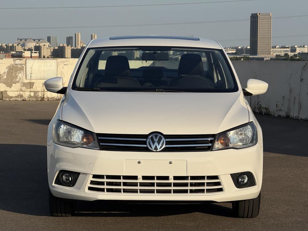 Volkswagen Jetta 2015 модификация 1.6L Automatic Luxury – фото 2