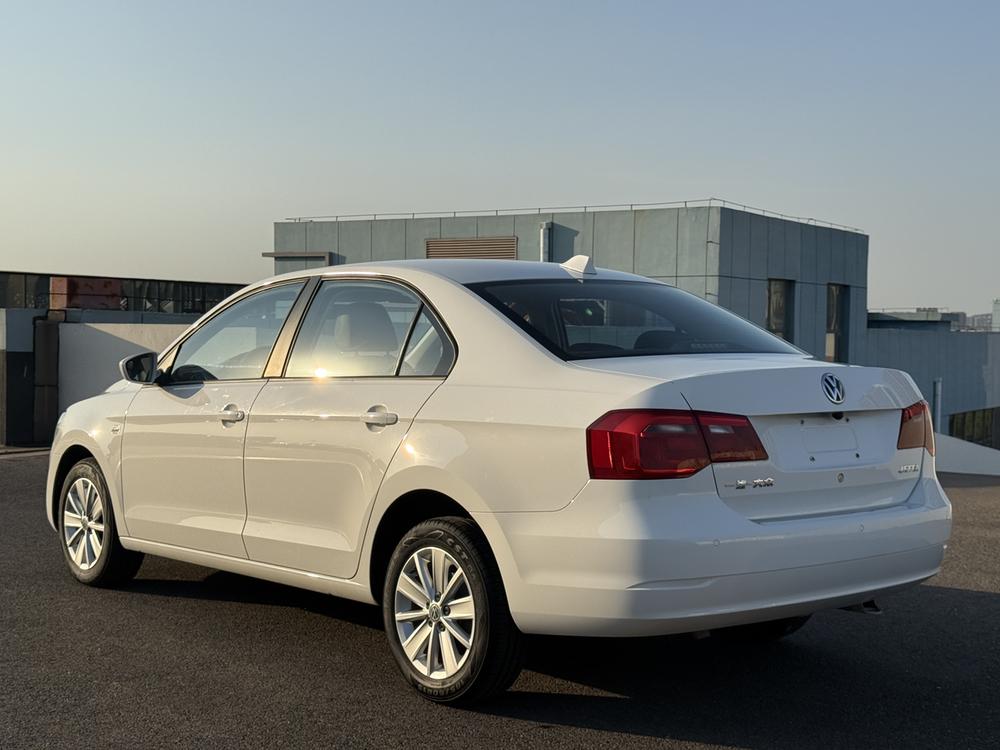 Volkswagen Jetta 2015 модификация 1.6L Automatic Luxury – фото 4