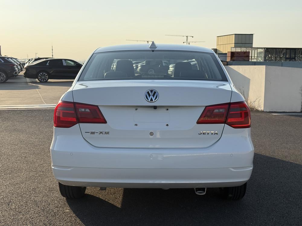 Volkswagen Jetta 2015 модификация 1.6L Automatic Luxury – фото 5