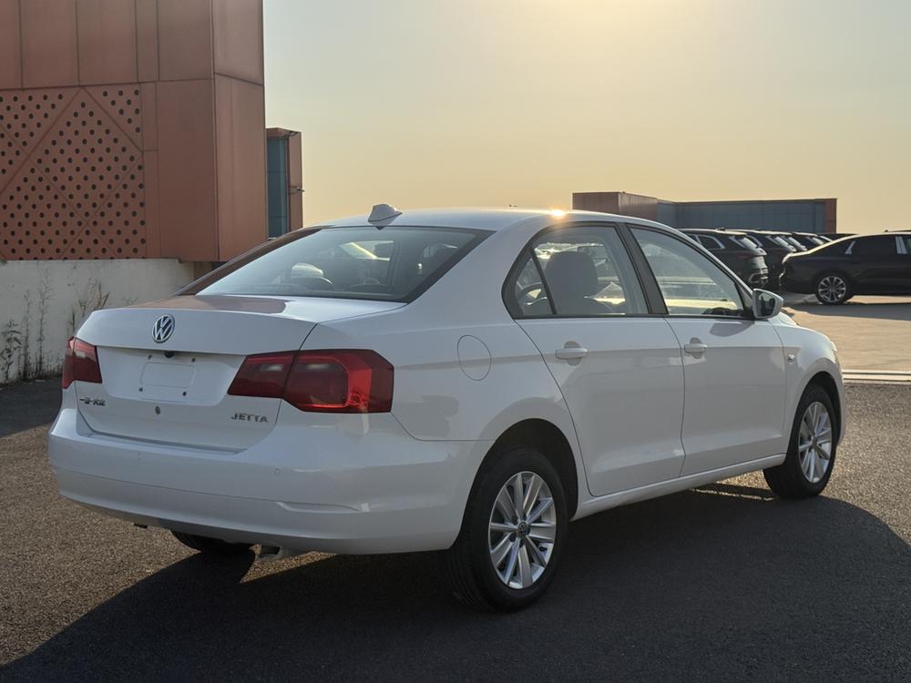 Volkswagen Jetta 2015 модификация 1.6L Automatic Luxury – фото 6