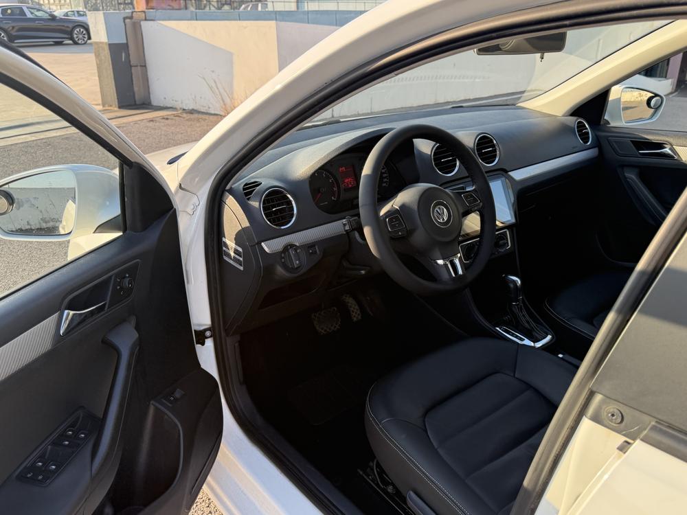 Volkswagen Jetta 2015 модификация 1.6L Automatic Luxury – фото 9