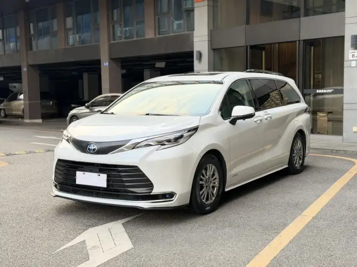 Toyota Sienna 2021 Model 2.5L Hybrid Comfort Edition – фото 1