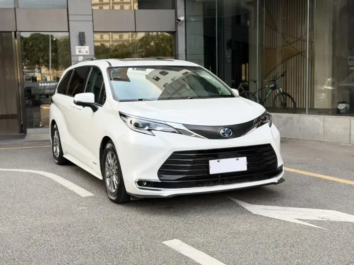Toyota Sienna 2021 Model 2.5L Hybrid Comfort Edition – фото 3