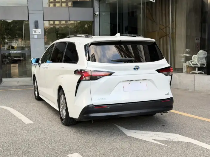 Toyota Sienna 2021 Model 2.5L Hybrid Comfort Edition – фото 4
