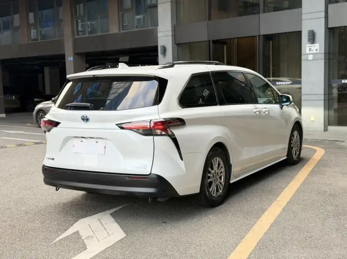 Toyota Sienna 2021 Model 2.5L Hybrid Comfort Edition – фото 6
