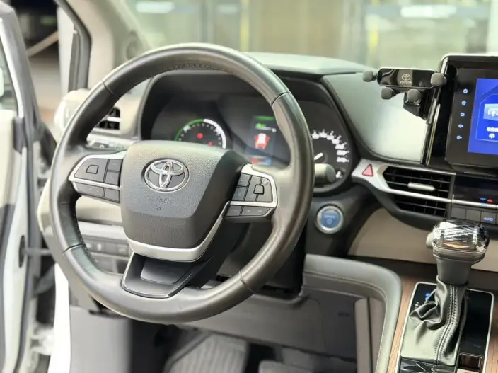 Toyota Sienna 2021 Model 2.5L Hybrid Comfort Edition – фото 9