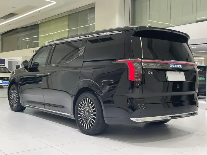 ZEEKR 009 2025 Model VI seat Executive Edition 4WD 108kWh – фото 4