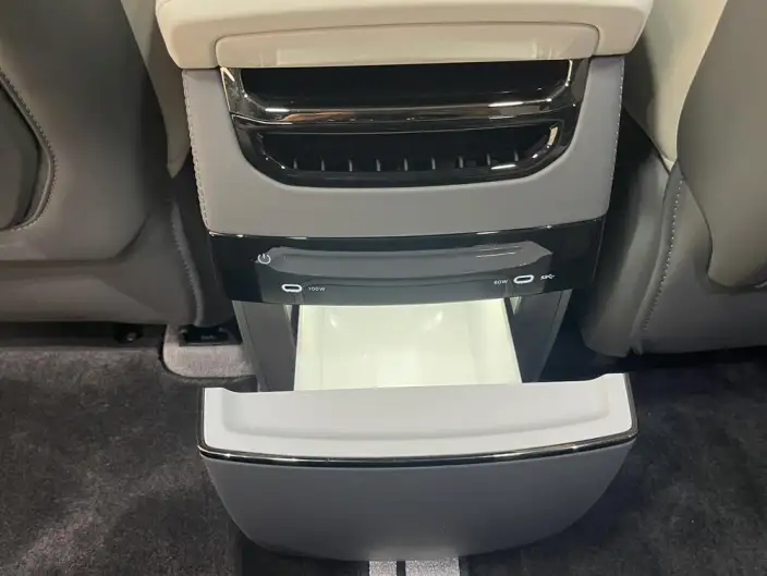ZEEKR 009 2025 Model VI seat Executive Edition 4WD 108kWh – фото 6
