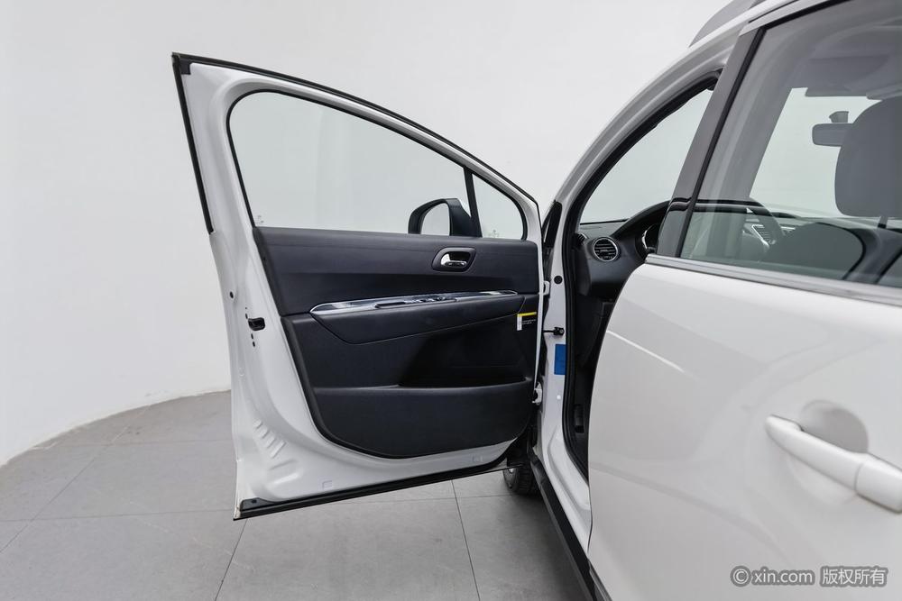 Peugeot 3008 2015 2.0L Automatic Classic – фото 21