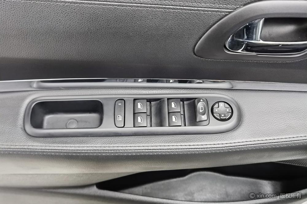 Peugeot 3008 2015 2.0L Automatic Classic – фото 22