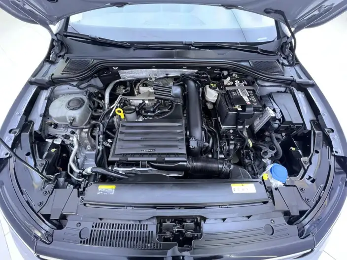 Volkswagen Golf 2023 Model 280TSI DSG Pro – фото 8