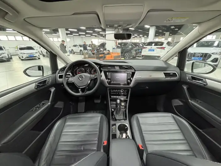 Volkswagen Touran L 2021 Model 280TSI DSG Extension Edition 6 seat – фото 10