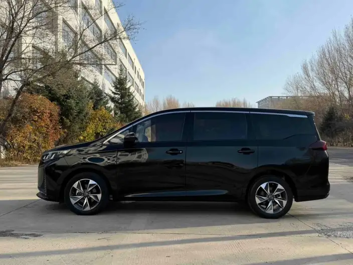 GAC Trumpchi M6 2021 Model 270T Automatic Deluxe Edition 7 seat – фото 4