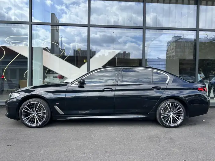 BMW 5 Series 2023 Model 530Li Leading Model M Sports Set – фото 3