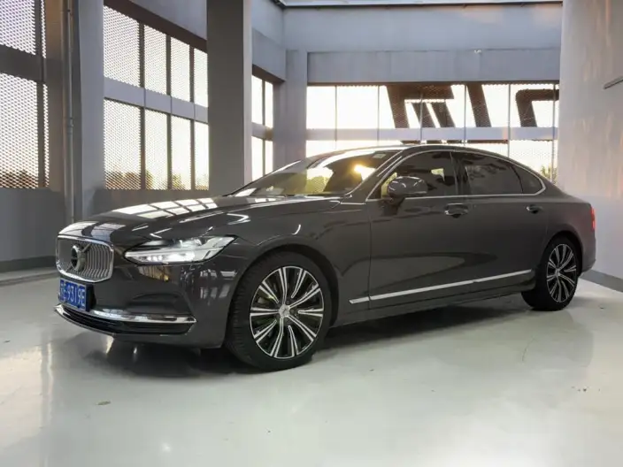 Volvo S90 2022 Model B5 Smart Range Deluxe Edition