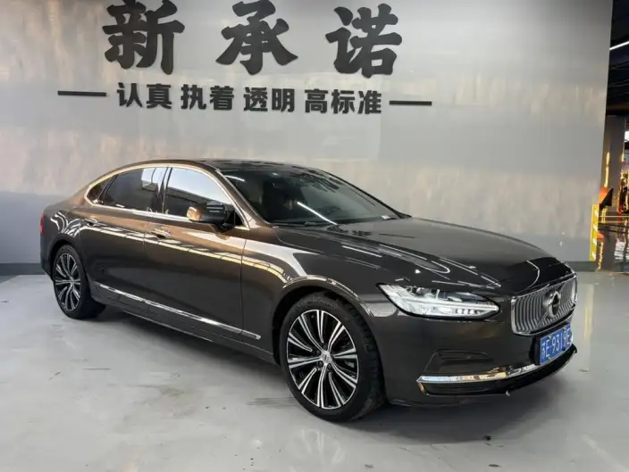 Volvo S90 2022 Model B5 Smart Range Deluxe Edition