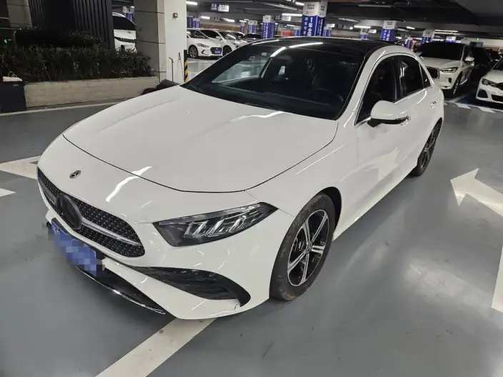 Mercedes-Benz A-class 2023 Model A 200 L Sports sedan Fashion Edition – фото 1