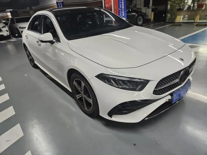 Mercedes-Benz A-class 2023 Model A 200 L Sports sedan Fashion Edition – фото 3