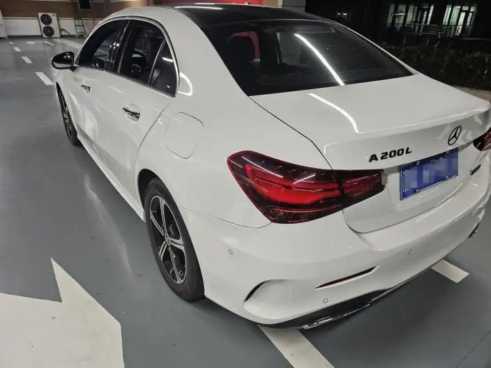 Mercedes-Benz A-class 2023 Model A 200 L Sports sedan Fashion Edition – фото 4