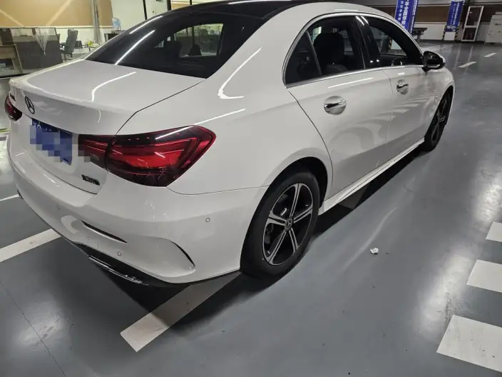 Mercedes-Benz A-class 2023 Model A 200 L Sports sedan Fashion Edition – фото 5