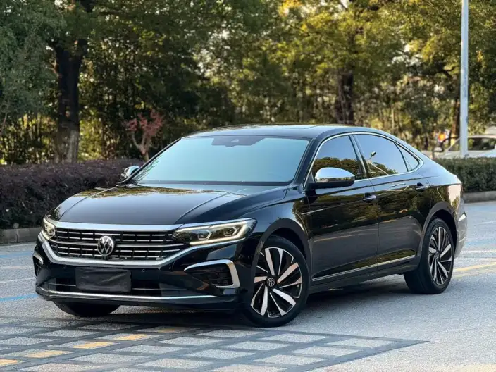 Volkswagen Passat 2023 Model Facelift 330TSI Deluxe Edition – фото 1