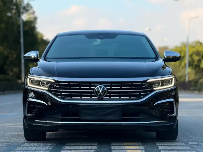 Volkswagen Passat 2023 Model Facelift 330TSI Deluxe Edition – фото 2