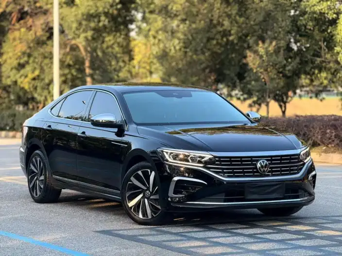 Volkswagen Passat 2023 Model Facelift 330TSI Deluxe Edition – фото 3