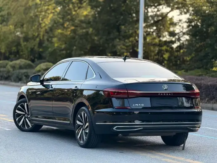 Volkswagen Passat 2023 Model Facelift 330TSI Deluxe Edition – фото 4