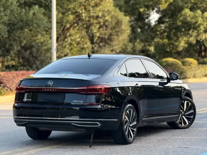 Volkswagen Passat 2023 Model Facelift 330TSI Deluxe Edition – фото 6