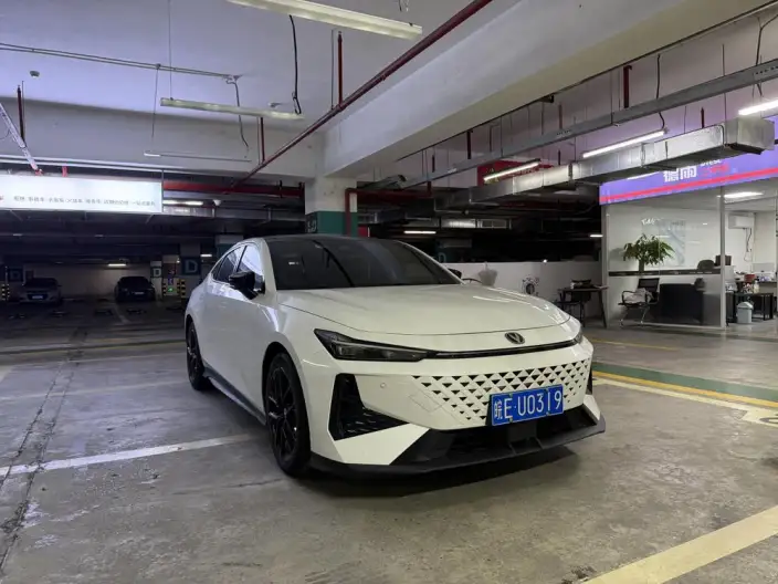 Changan UNI-V 2024 Model 1.5T Noble Model – фото 3