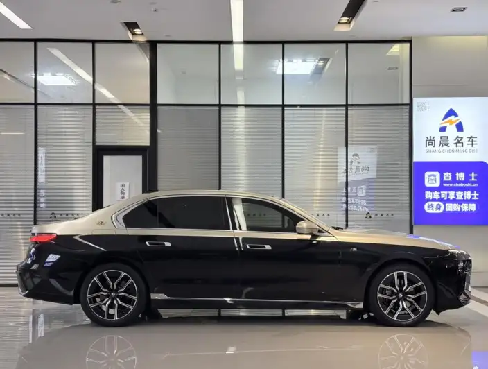 BMW 7 Series 2023 Model 735Li M Sports Set – фото 6