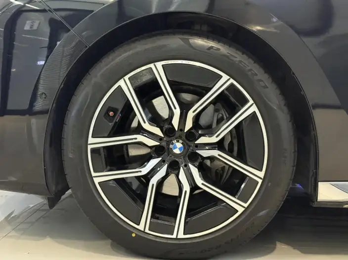 BMW 7 Series 2023 Model 735Li M Sports Set – фото 10