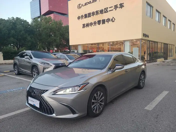 Lexus ES 2022 Model 300h Superior Edition – фото 1