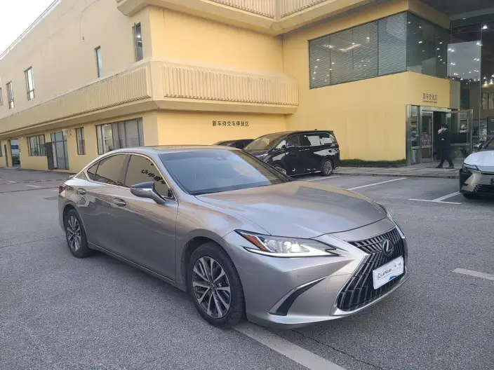 Lexus ES 2022 Model 300h Superior Edition – фото 3