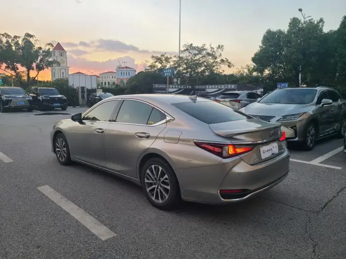 Lexus ES 2022 Model 300h Superior Edition – фото 4