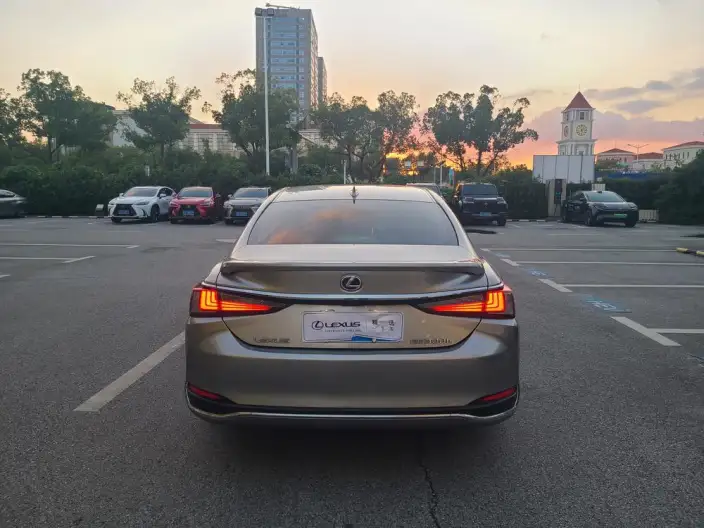 Lexus ES 2022 Model 300h Superior Edition – фото 5