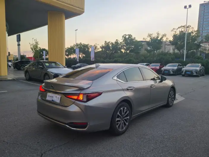 Lexus ES 2022 Model 300h Superior Edition – фото 6