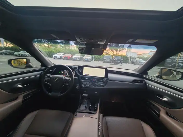 Lexus ES 2022 Model 300h Superior Edition – фото 9