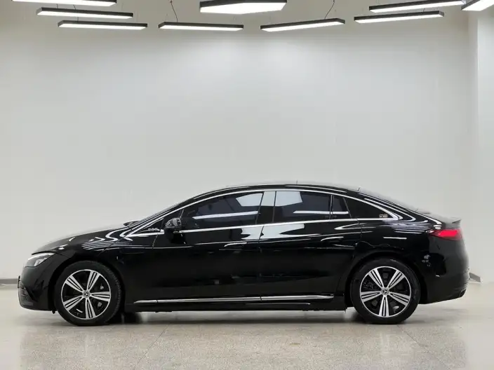 Mercedes-Benz EQE 2022 Model EQE 350 Deluxe Edition – фото 3