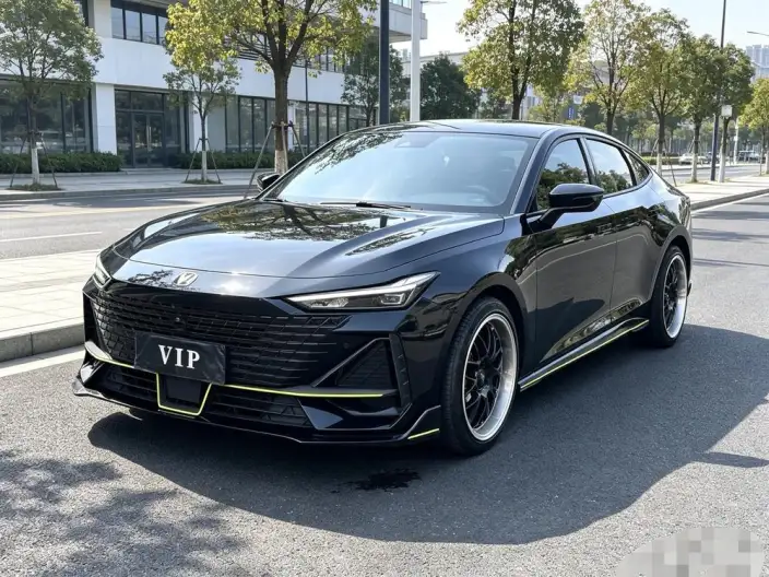 Changan UNI-V 2022 Model 1.5T Sports Edition – фото 1