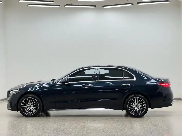 Mercedes-Benz C-Class 2026 Model C 260 L Sports sedan – фото 4