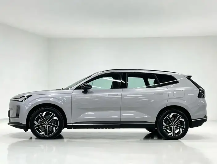 Volvo XC70 2026 Model 2WD Long Battery Life Pro