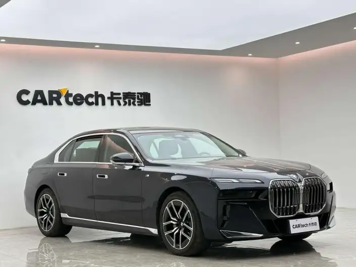 BMW 7 Series 2023 Model 735Li M Sports Set – фото 3