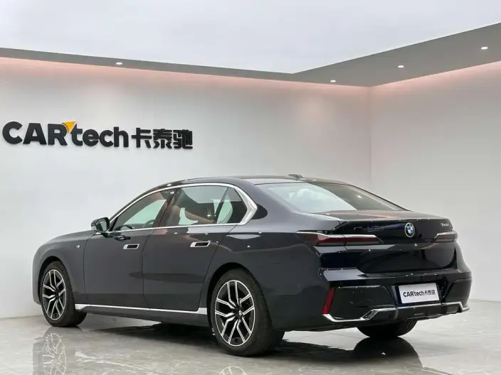 BMW 7 Series 2023 Model 735Li M Sports Set – фото 5