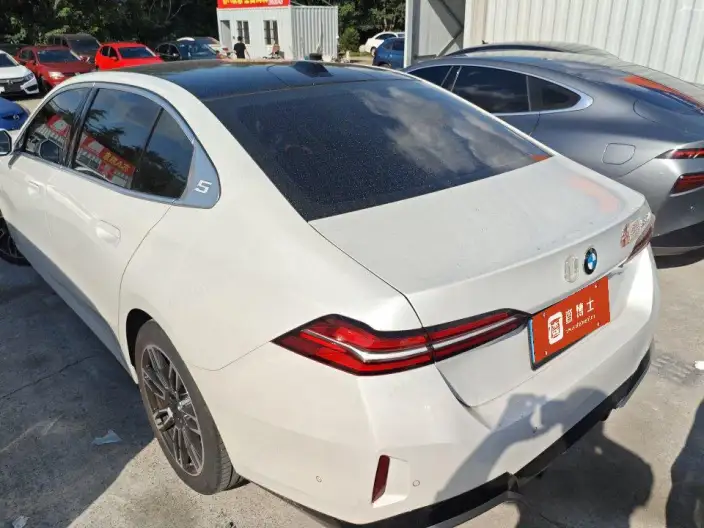 BMW 5 Series 2024 Model 530Li Leading Model M Sports Set – фото 3