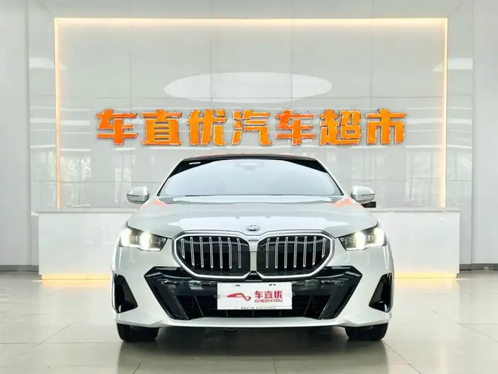 BMW 5 Series 2025 Model 530Li Leading Model M Sports Set – фото 2