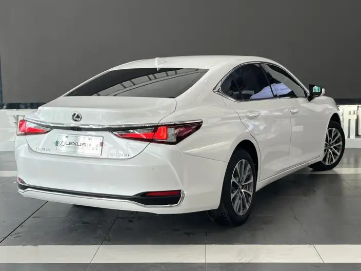 Lexus ES 2022 Model 200 Superior Edition – фото 7