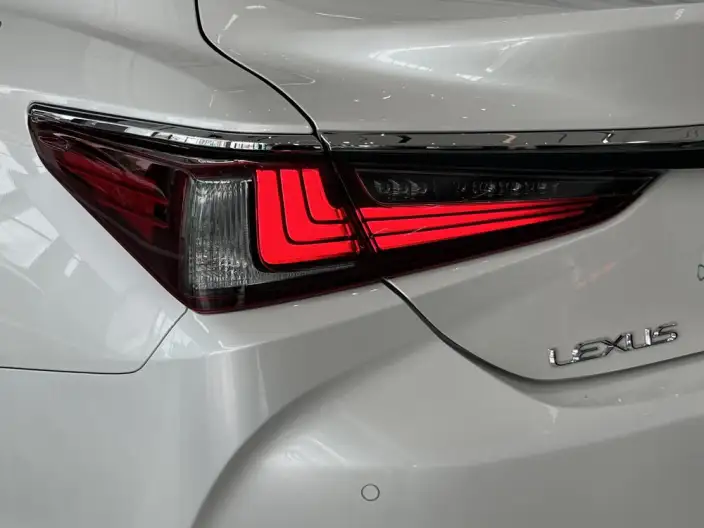 Lexus ES 2022 Model 200 Superior Edition – фото 9