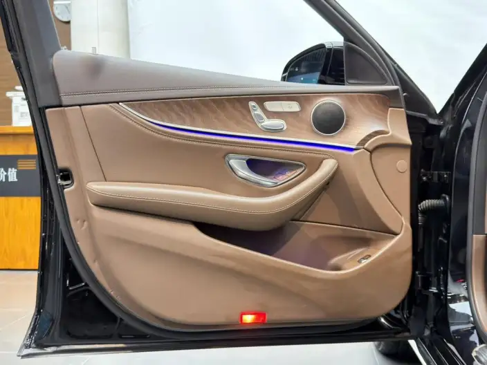 Mercedes-Benz E-Class 2023 Model E 260 L sedan – фото 8
